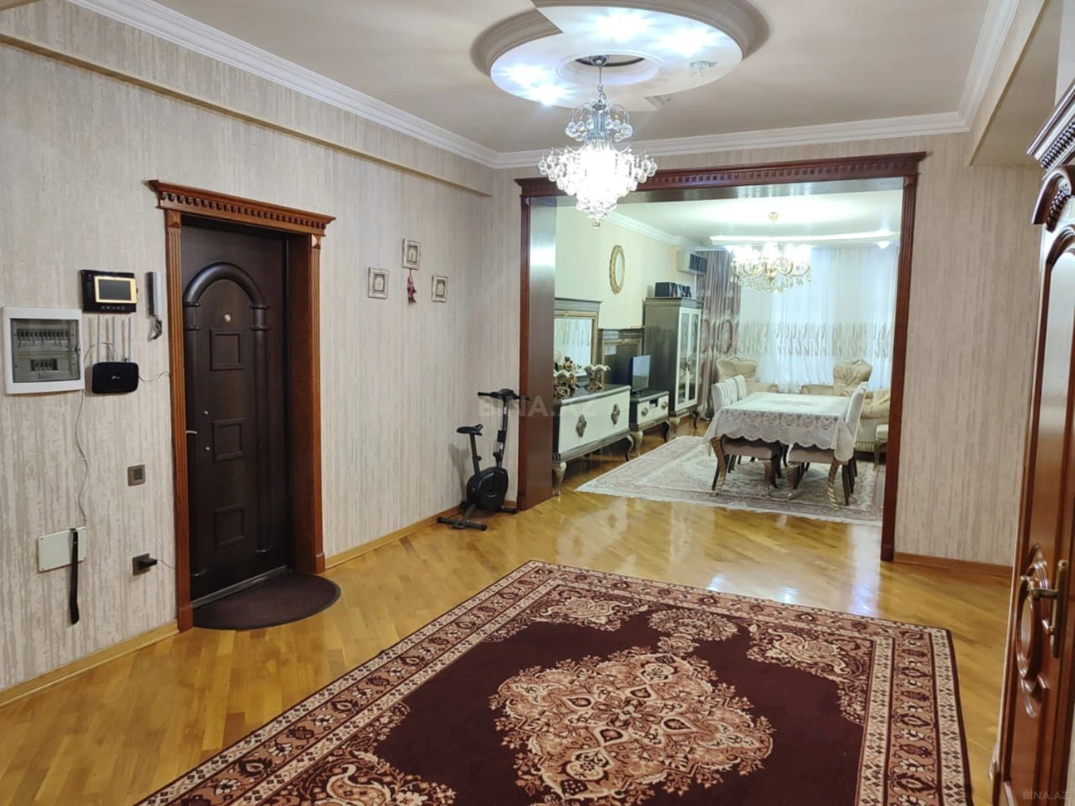Satılır 3 otaqlı mənzil 127 m²