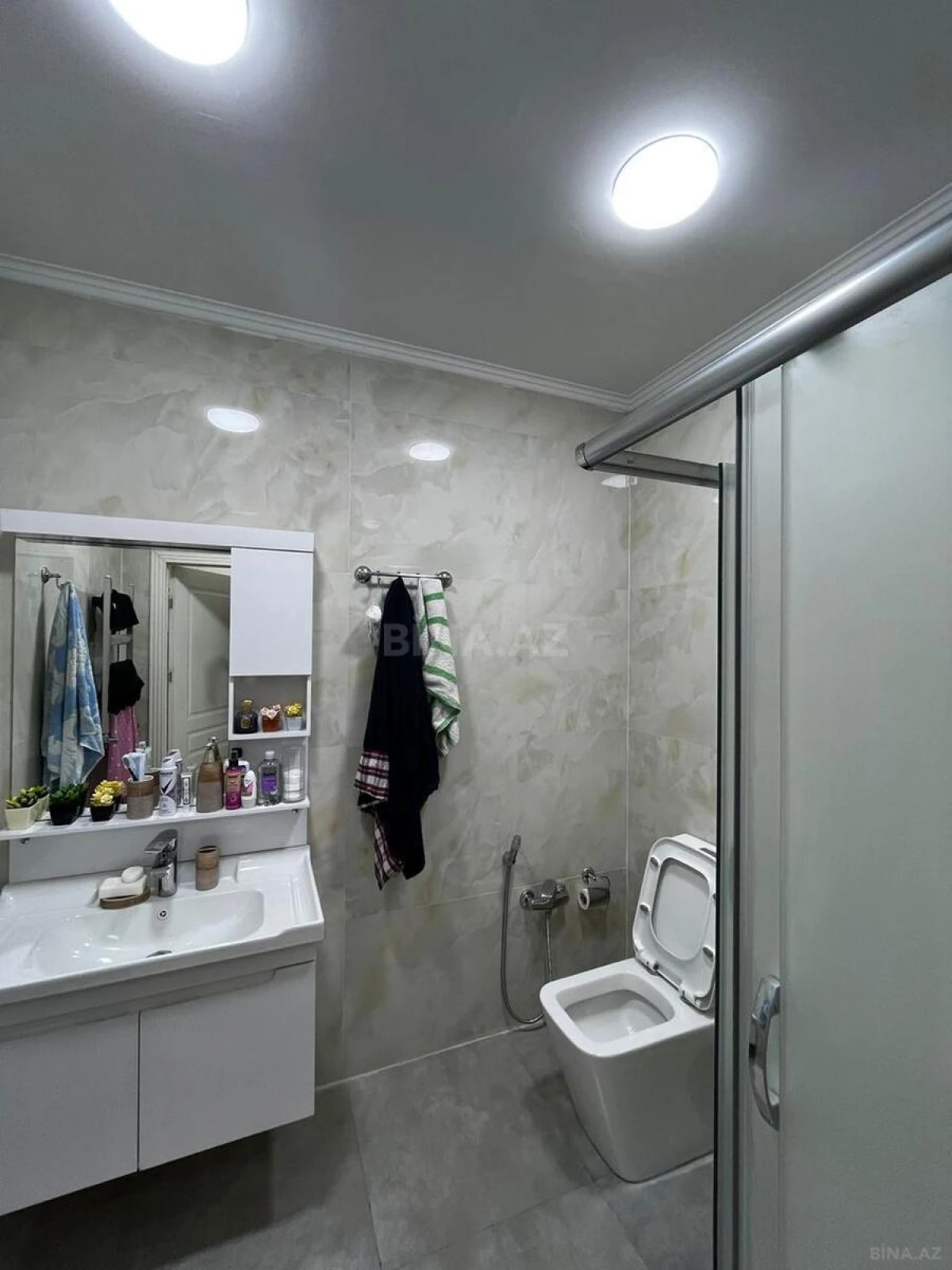 Kirayə verilir 2 otaqlı mənzil 60 m²
