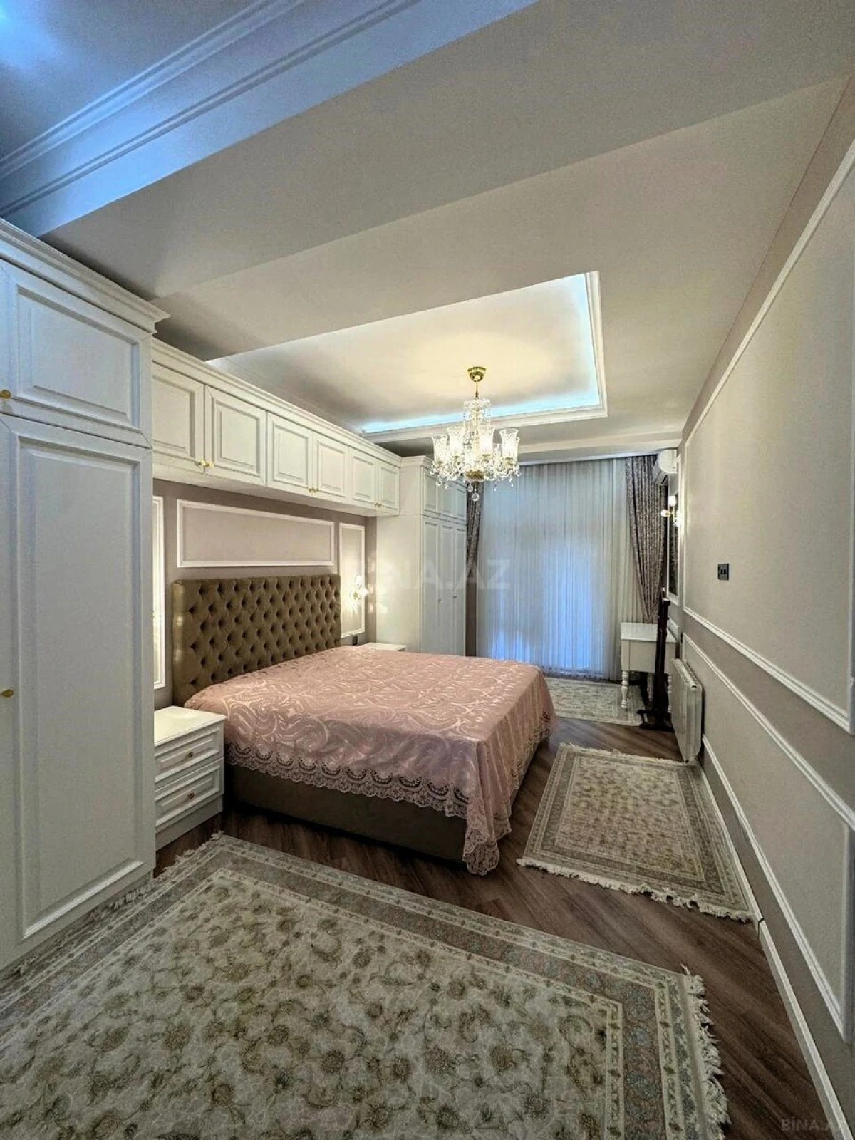 Satılır 4 otaqlı mənzil 181 m²