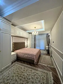 Satılır 4 otaqlı mənzil 181 m²