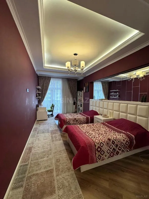 Satılır 4 otaqlı mənzil 181 m²