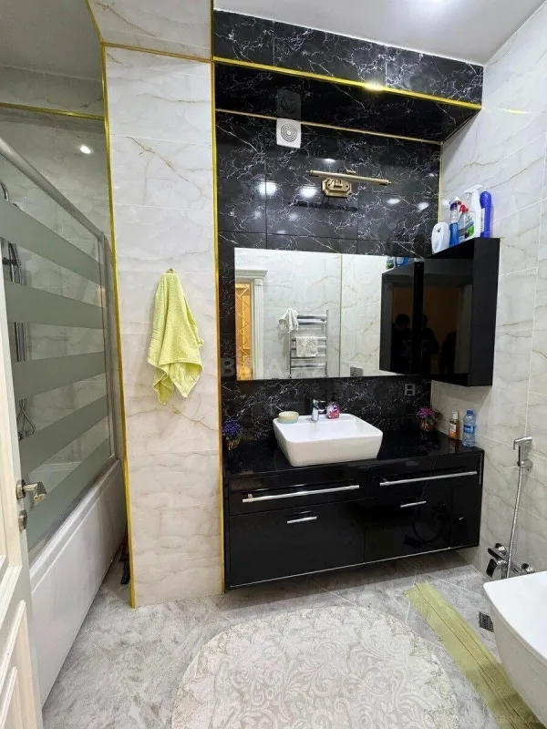 Satılır 4 otaqlı mənzil 181 m²
