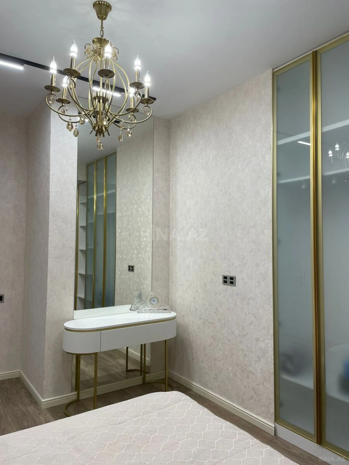 Kirayə verilir 2 otaqlı mənzil 65 m²