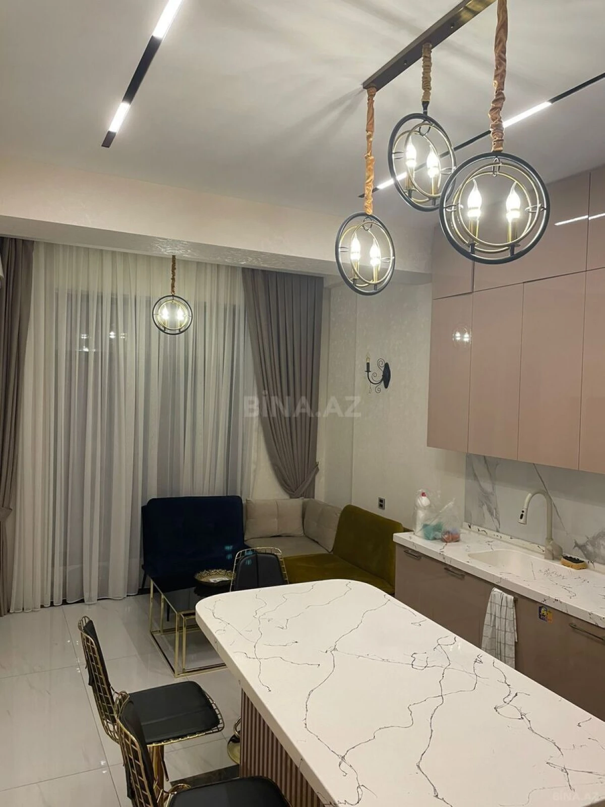 Kirayə verilir 2 otaqlı mənzil 65 m²