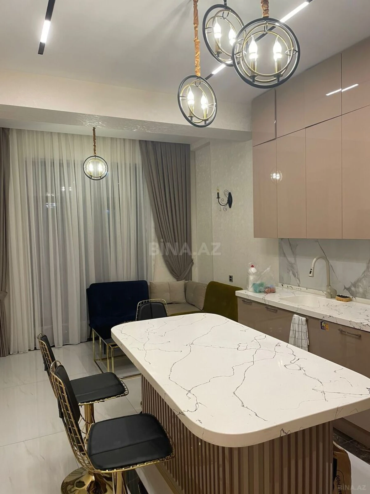 Kirayə verilir 2 otaqlı mənzil 65 m²