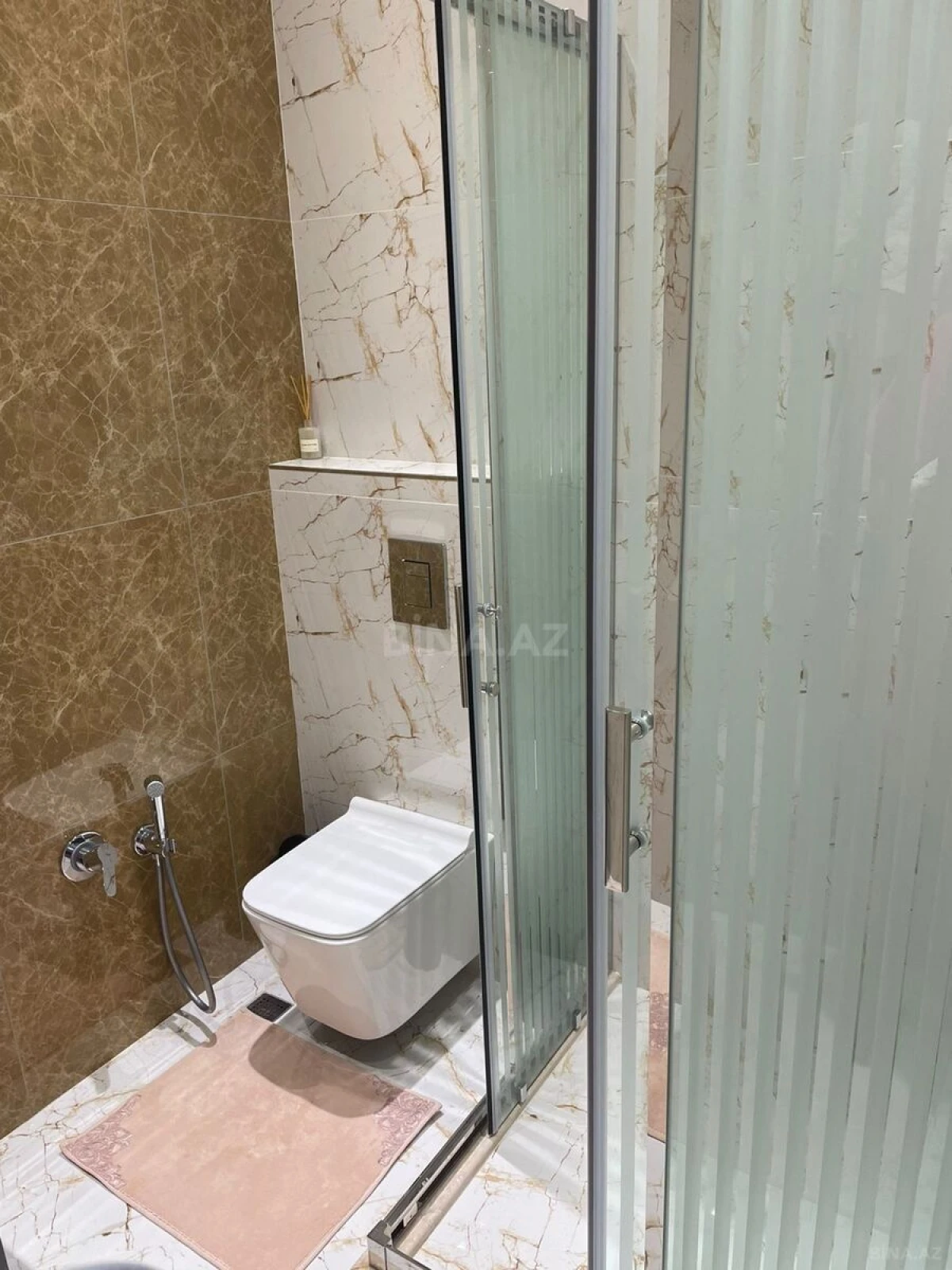 Kirayə verilir 2 otaqlı mənzil 65 m²