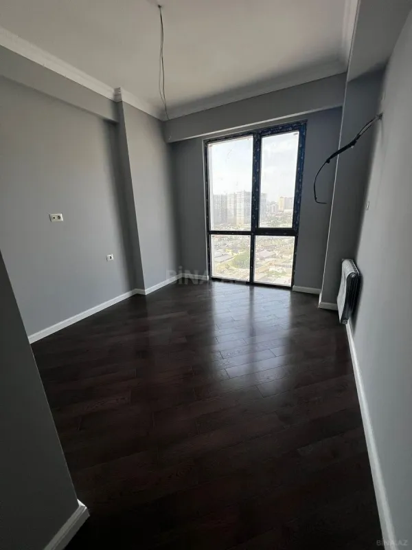 Satılır 4 otaqlı mənzil 125 m²
