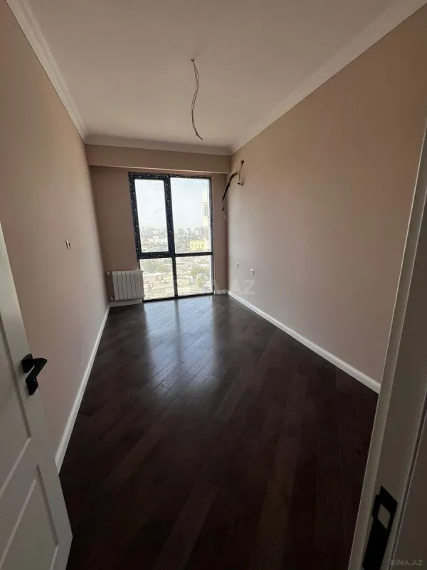 Satılır 4 otaqlı mənzil 125 m²