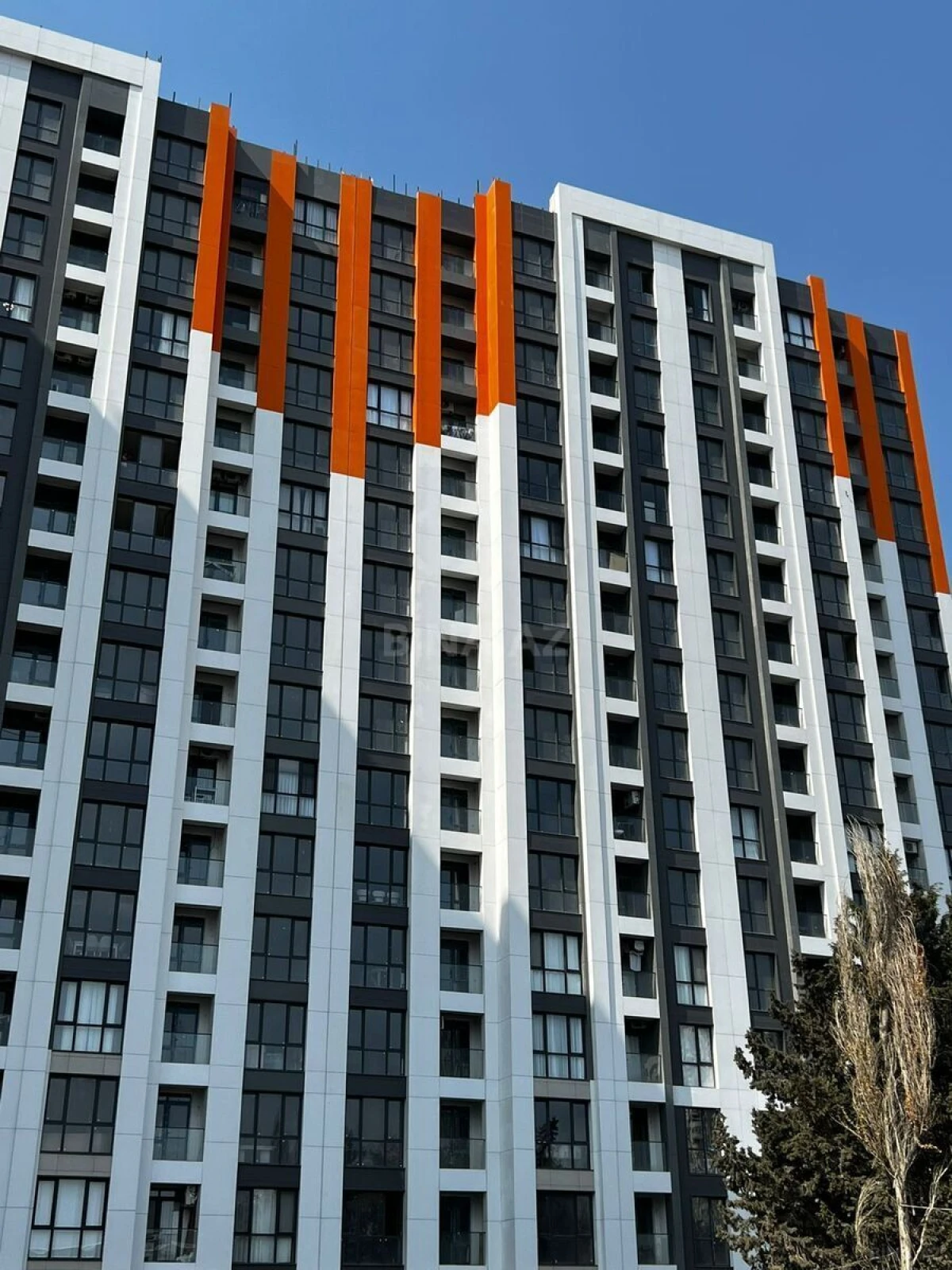 Satılır 4 otaqlı mənzil 125 m²