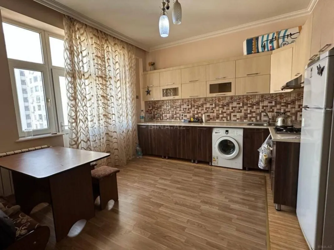 Kirayə verilir 3 otaqlı mənzil 110 m²