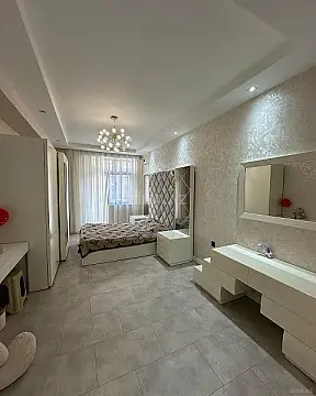 Satılır 4 otaqlı mənzil 173 m²
