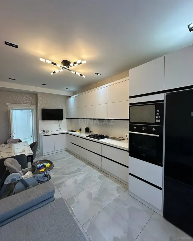 Satılır 4 otaqlı mənzil 173 m²