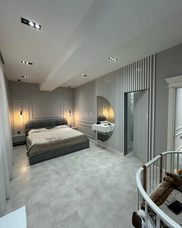 Satılır 4 otaqlı mənzil 173 m²