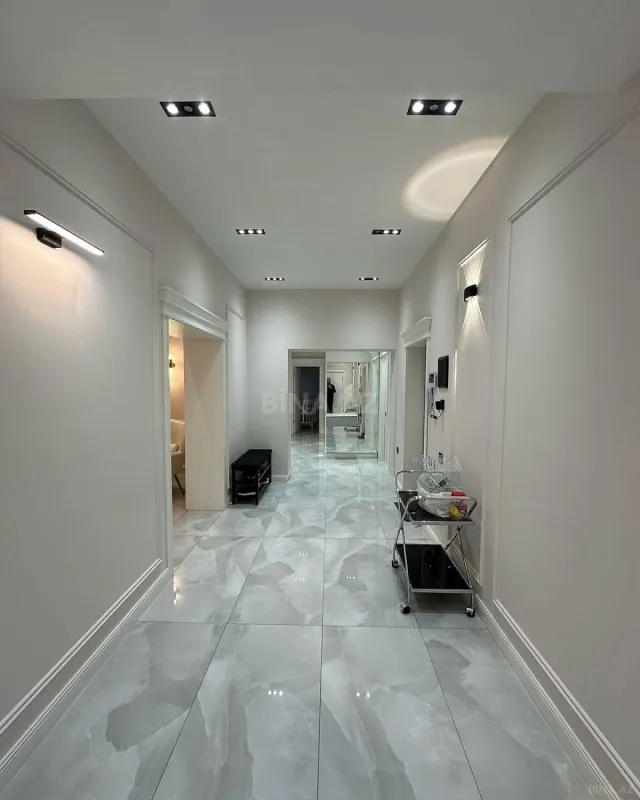 Satılır 4 otaqlı mənzil 173 m²