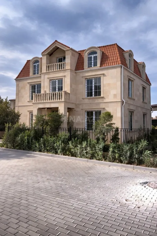 Satılır 7 otaqlı həyət evi 350 m²