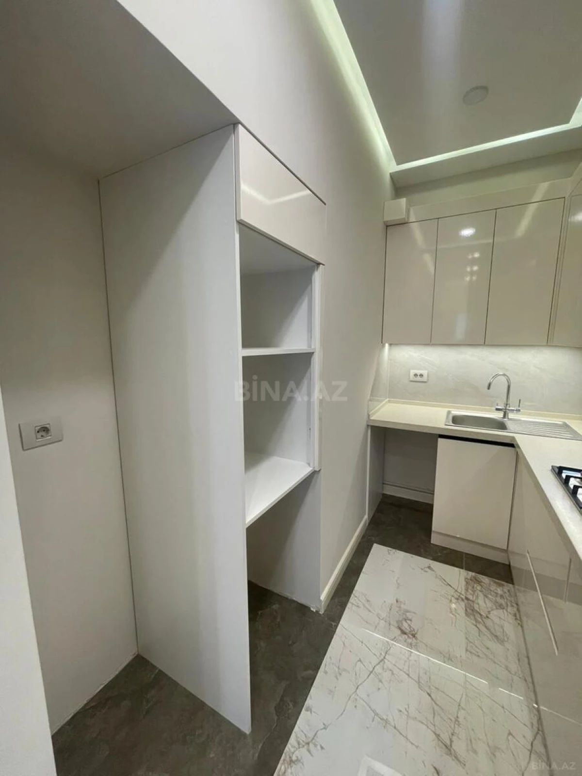 Satılır 2 otaqlı mənzil 67 m²