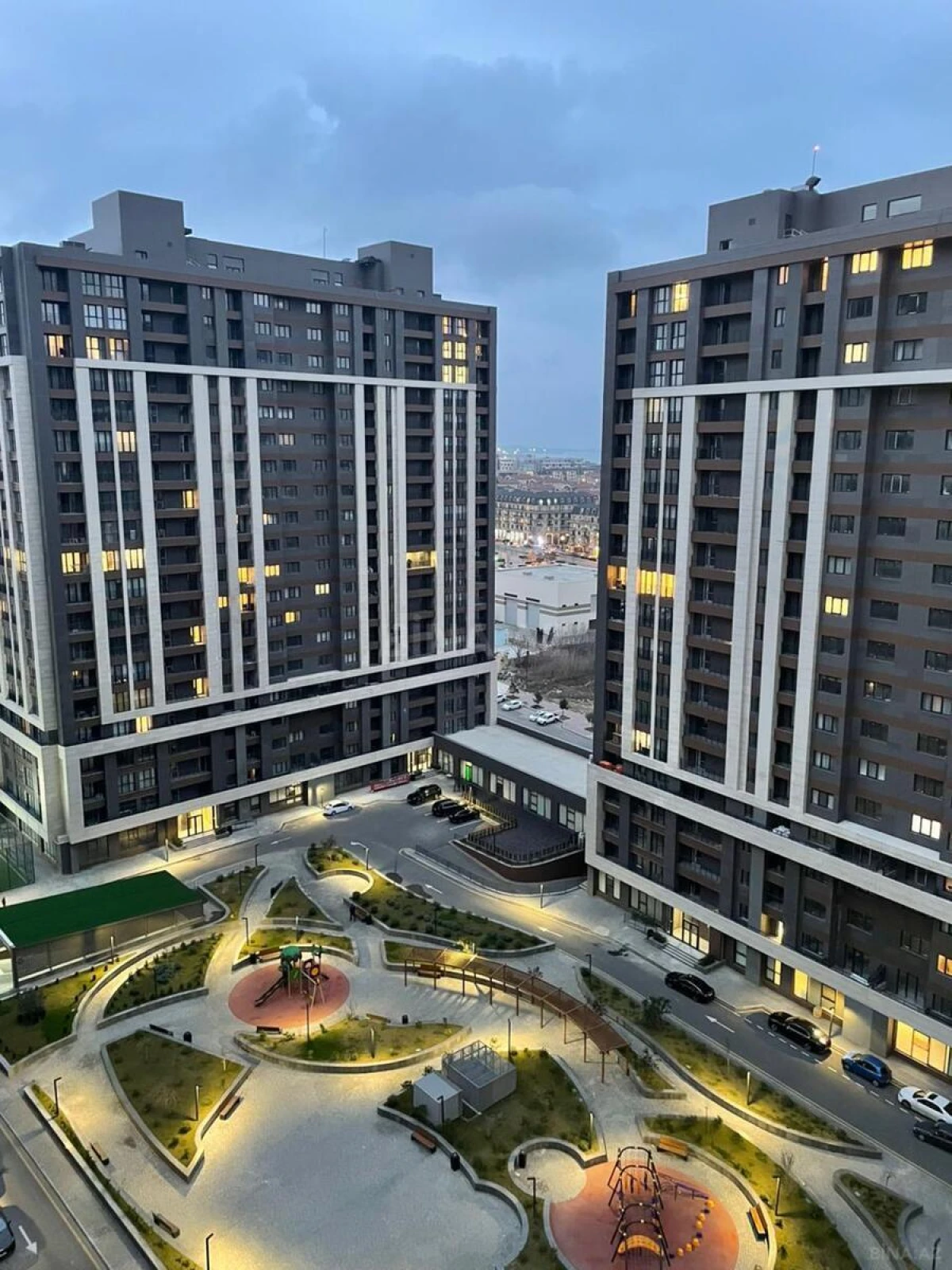 Satılır 2 otaqlı mənzil 67 m²