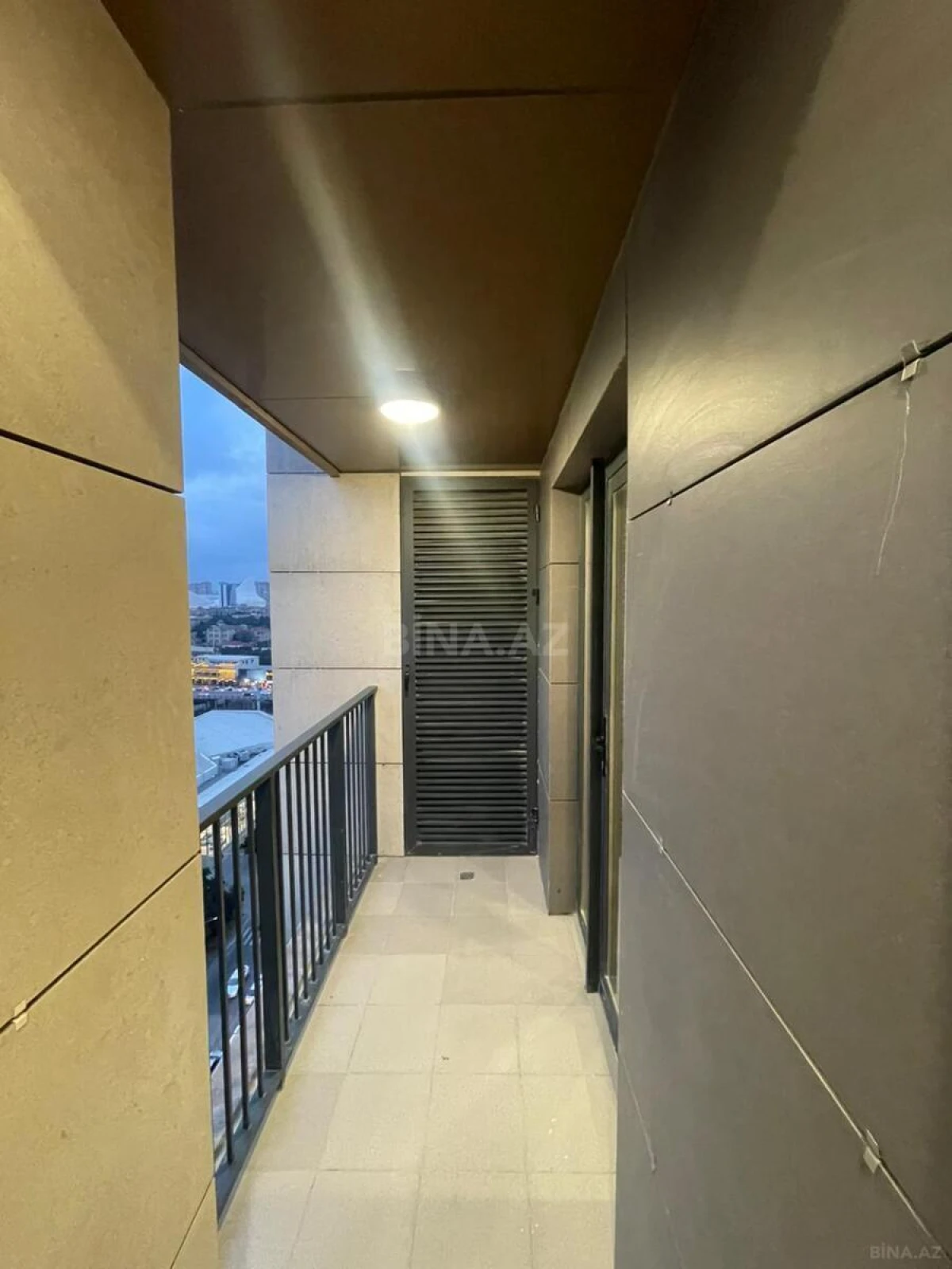 Satılır 2 otaqlı mənzil 67 m²