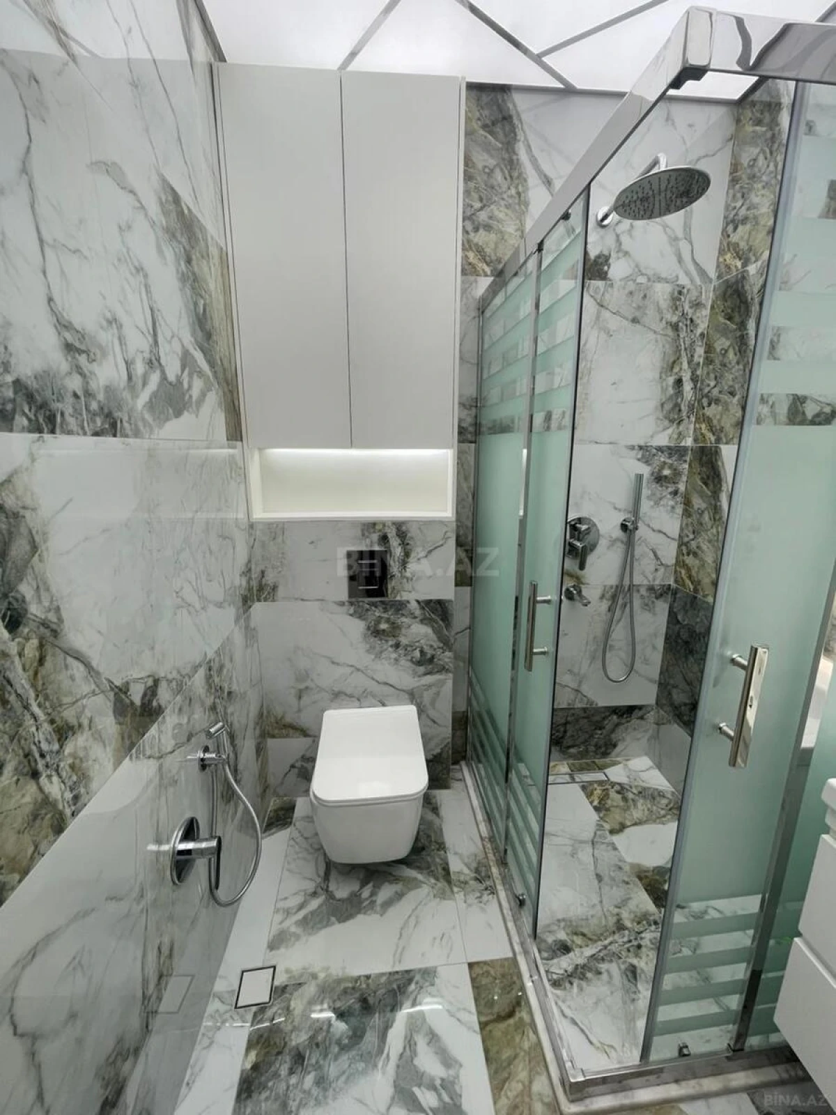 Satılır 2 otaqlı mənzil 67 m²