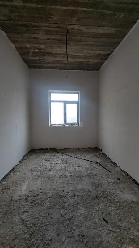Satılır 8 otaqlı həyət evi 250 m²