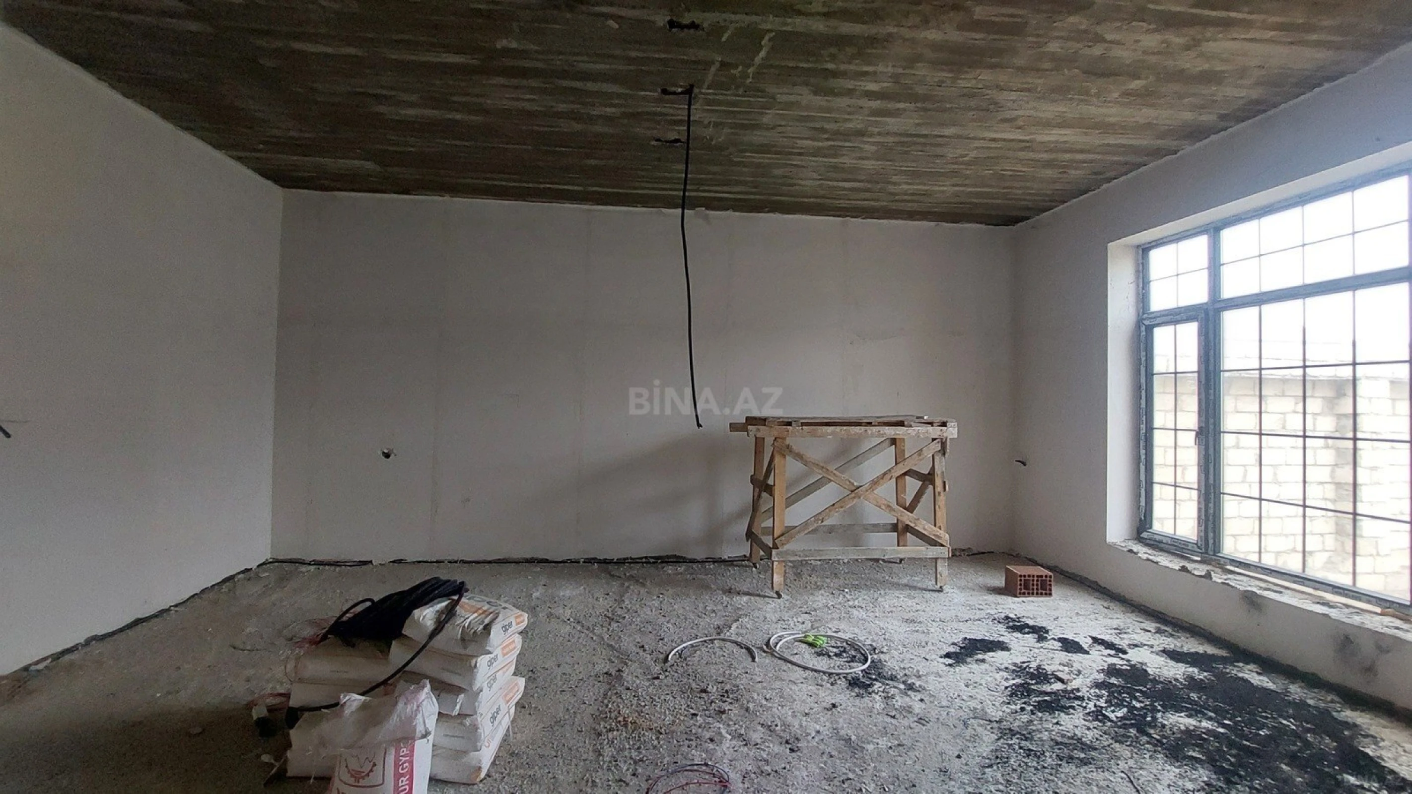 Satılır 8 otaqlı həyət evi 250 m²