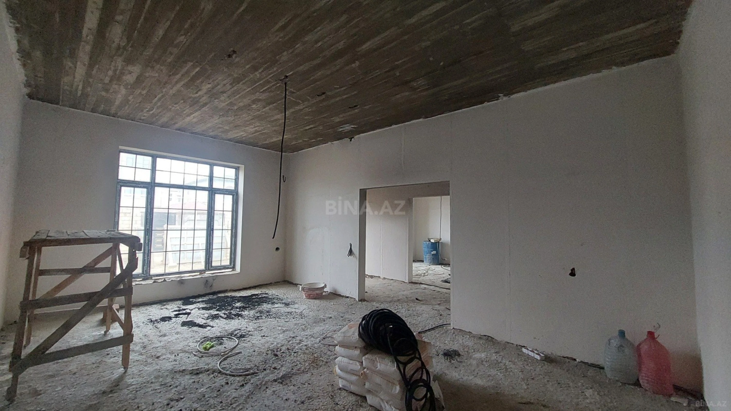 Satılır 8 otaqlı həyət evi 250 m²