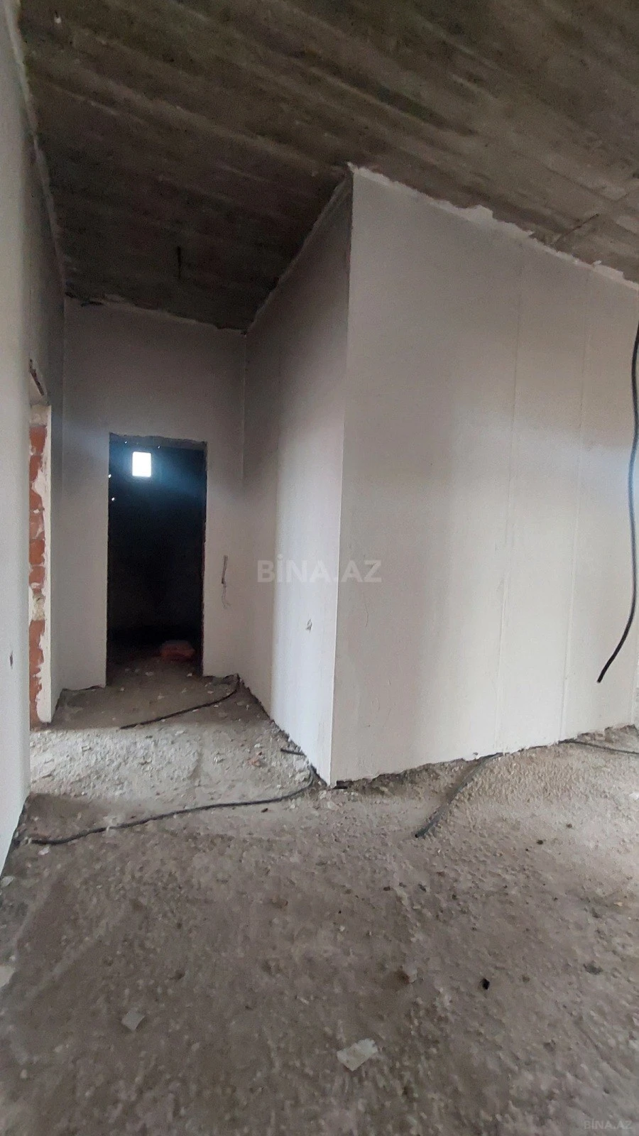 Satılır 8 otaqlı həyət evi 250 m²