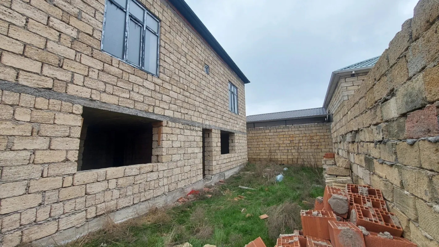 Satılır 8 otaqlı həyət evi 250 m²