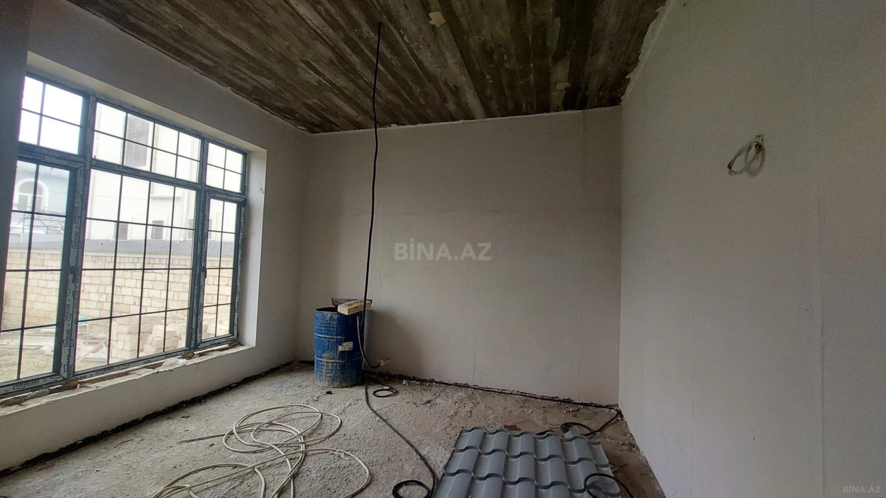 Satılır 8 otaqlı həyət evi 250 m²