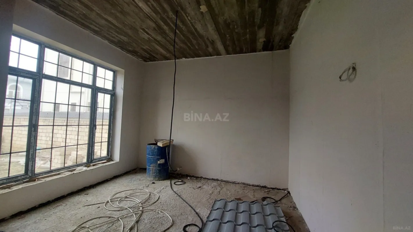 Satılır 8 otaqlı həyət evi 250 m²