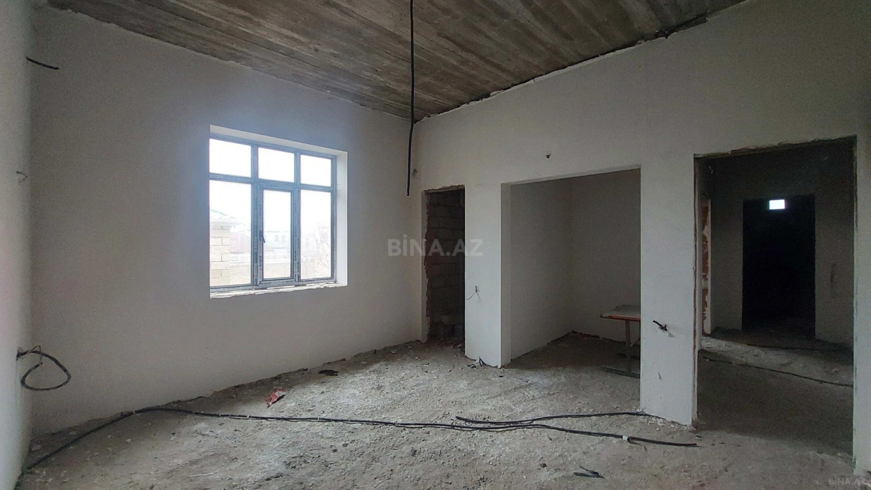 Satılır 8 otaqlı həyət evi 250 m²