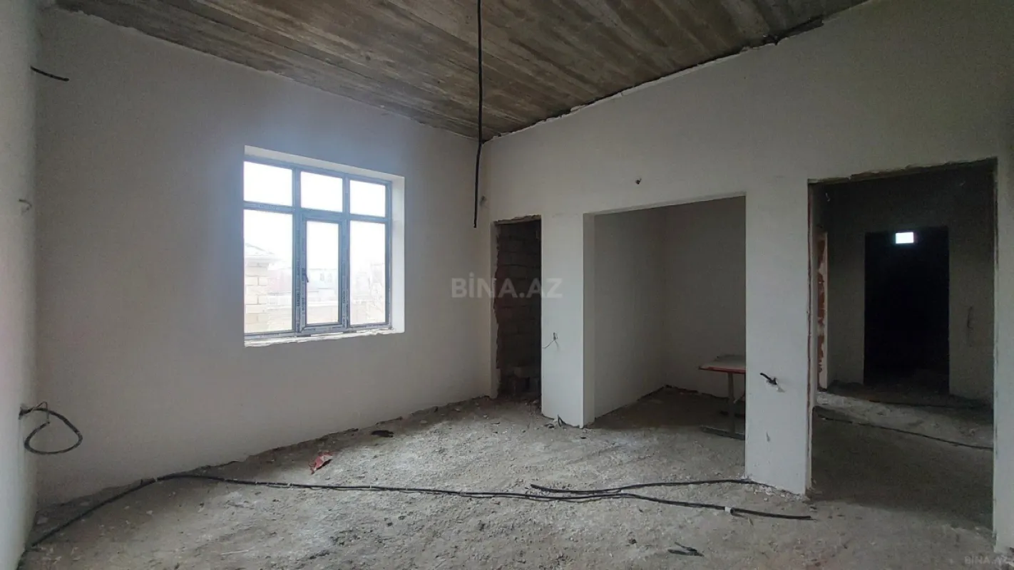 Satılır 8 otaqlı həyət evi 250 m²