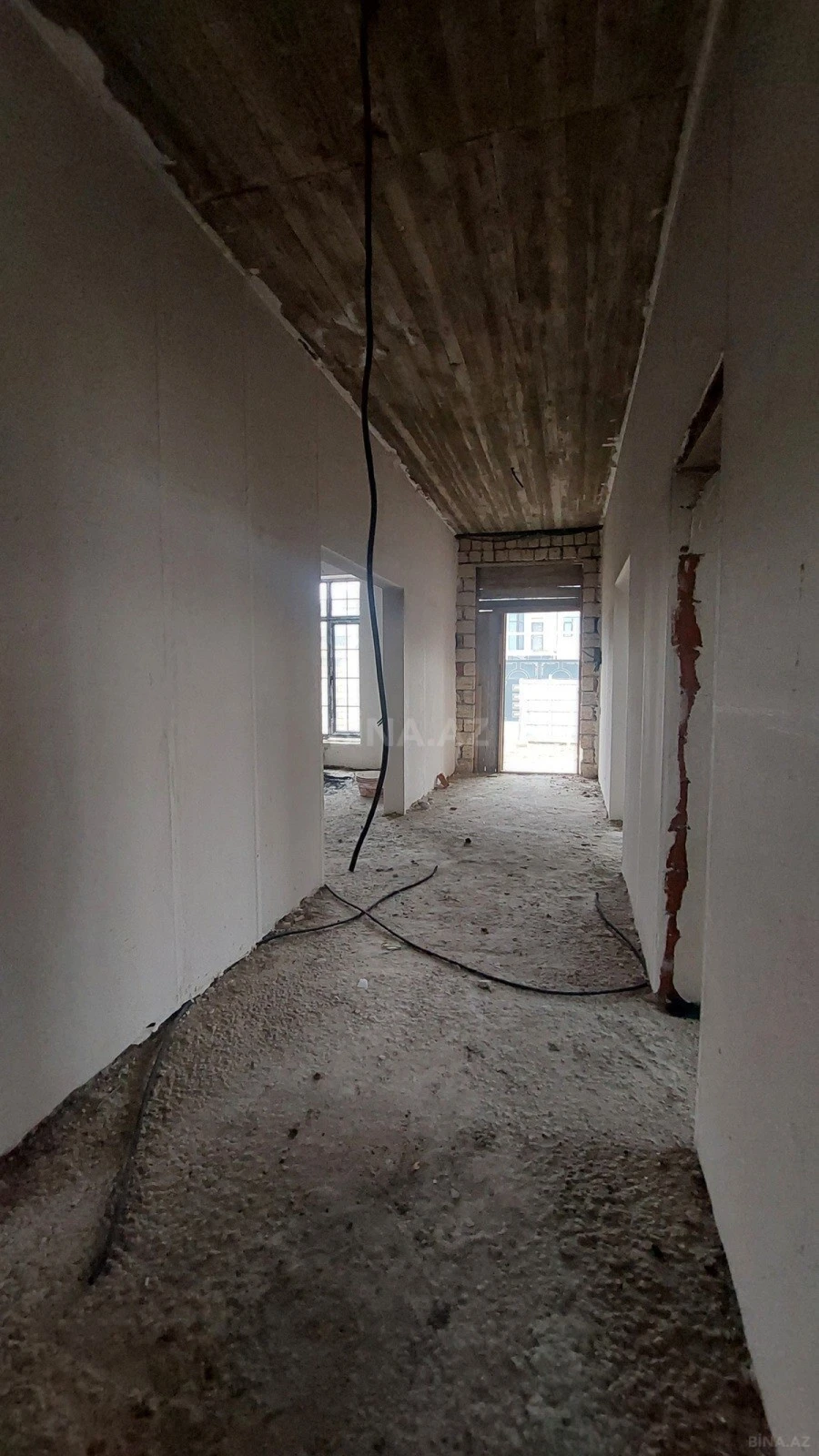 Satılır 8 otaqlı həyət evi 250 m²