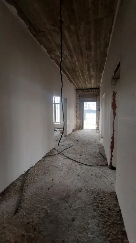 Satılır 8 otaqlı həyət evi 250 m²