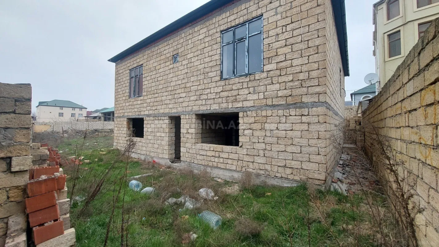 Satılır 8 otaqlı həyət evi 250 m²