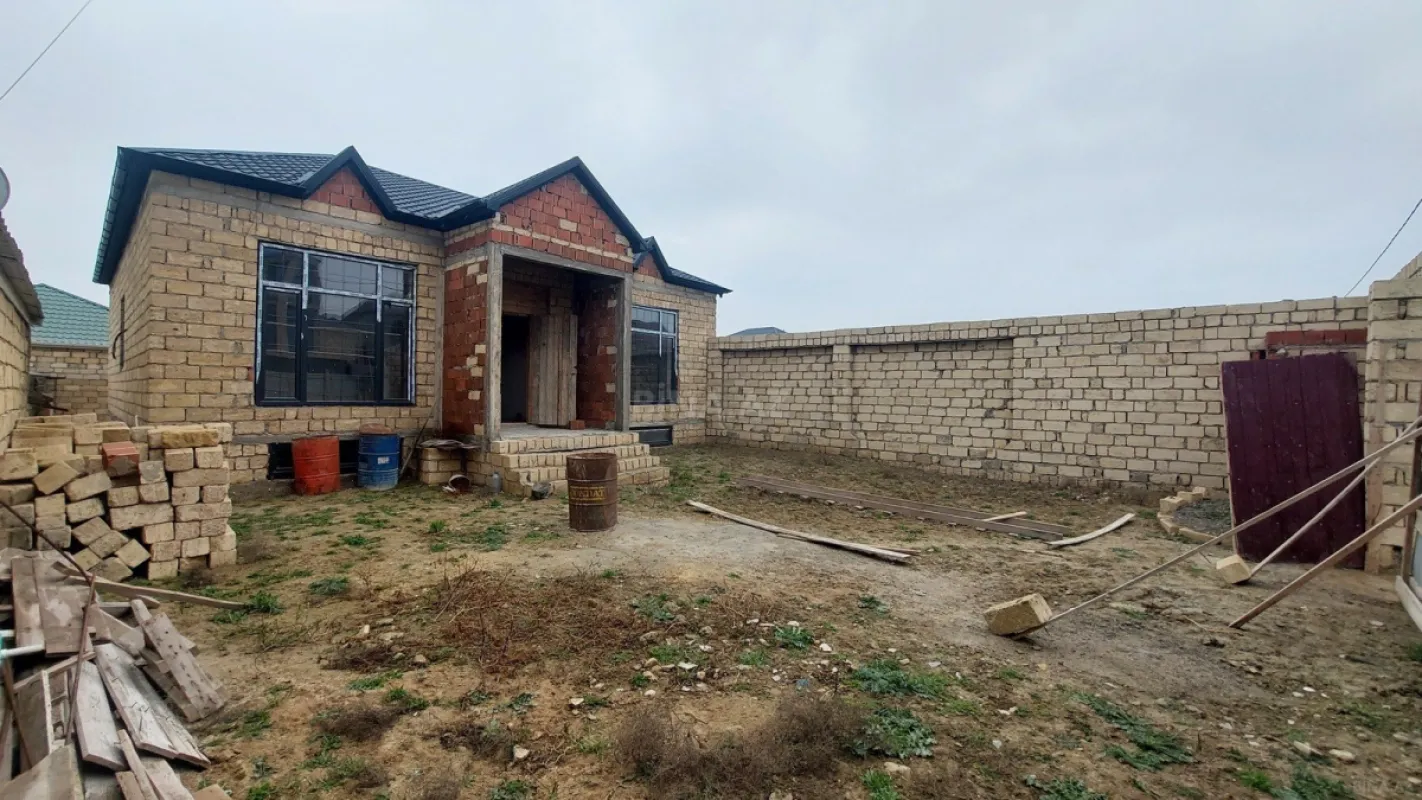 Satılır 8 otaqlı həyət evi 250 m²