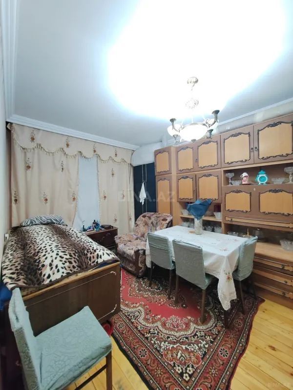 Satılır 5 otaqlı mənzil 110 m²