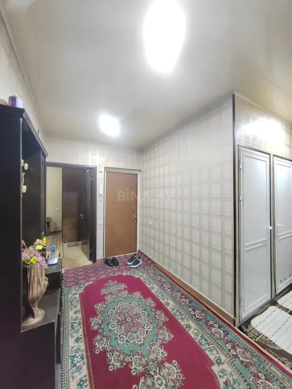Satılır 5 otaqlı mənzil 110 m²