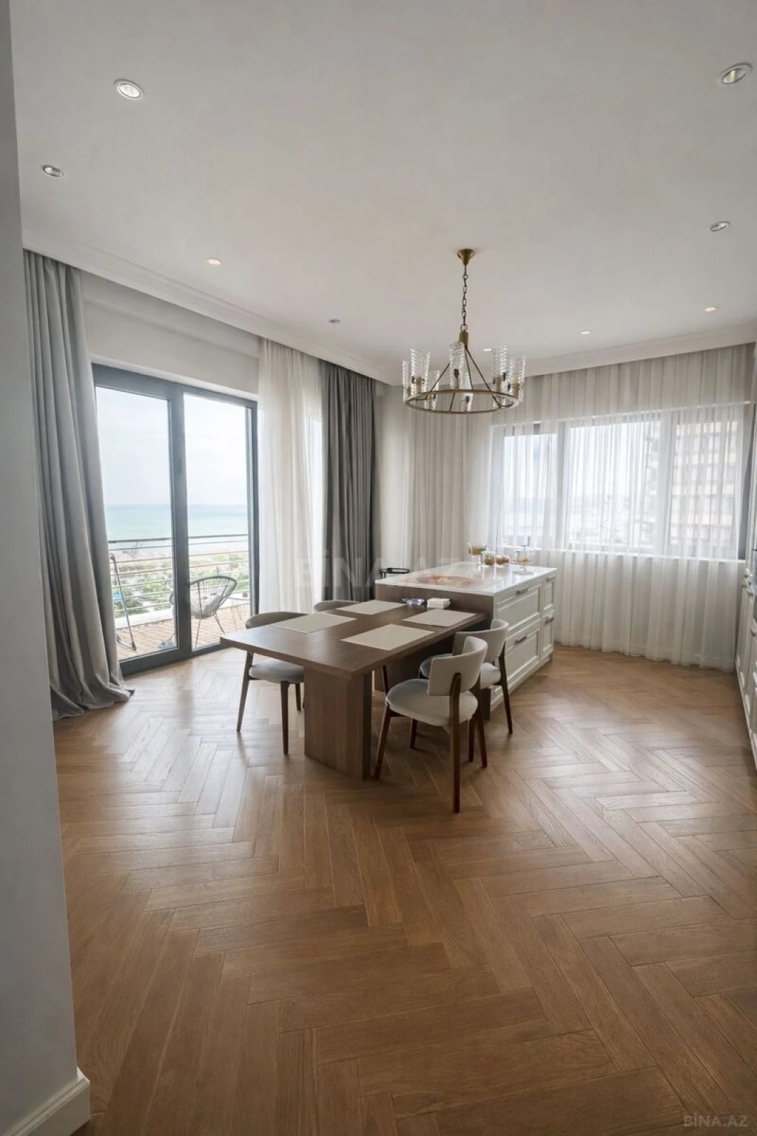 Kirayə verilir 3 otaqlı mənzil 185 m²
