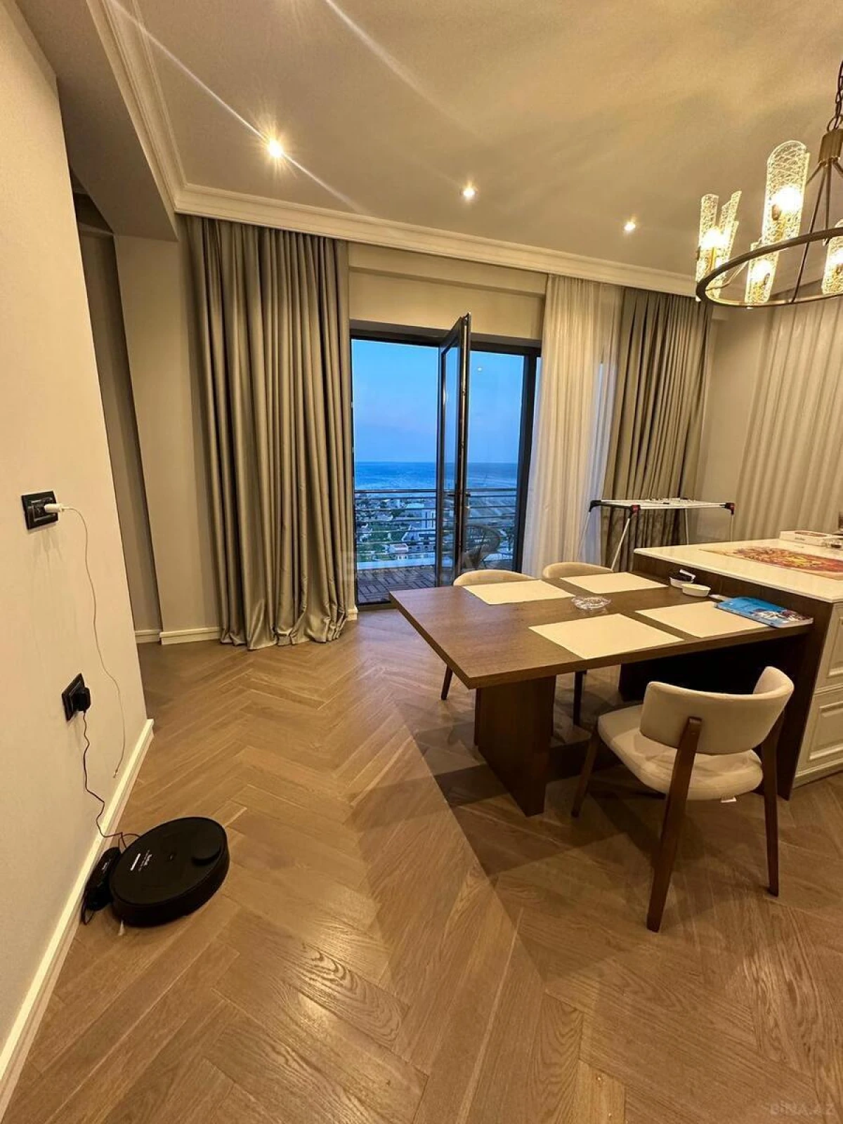 Kirayə verilir 3 otaqlı mənzil 185 m²