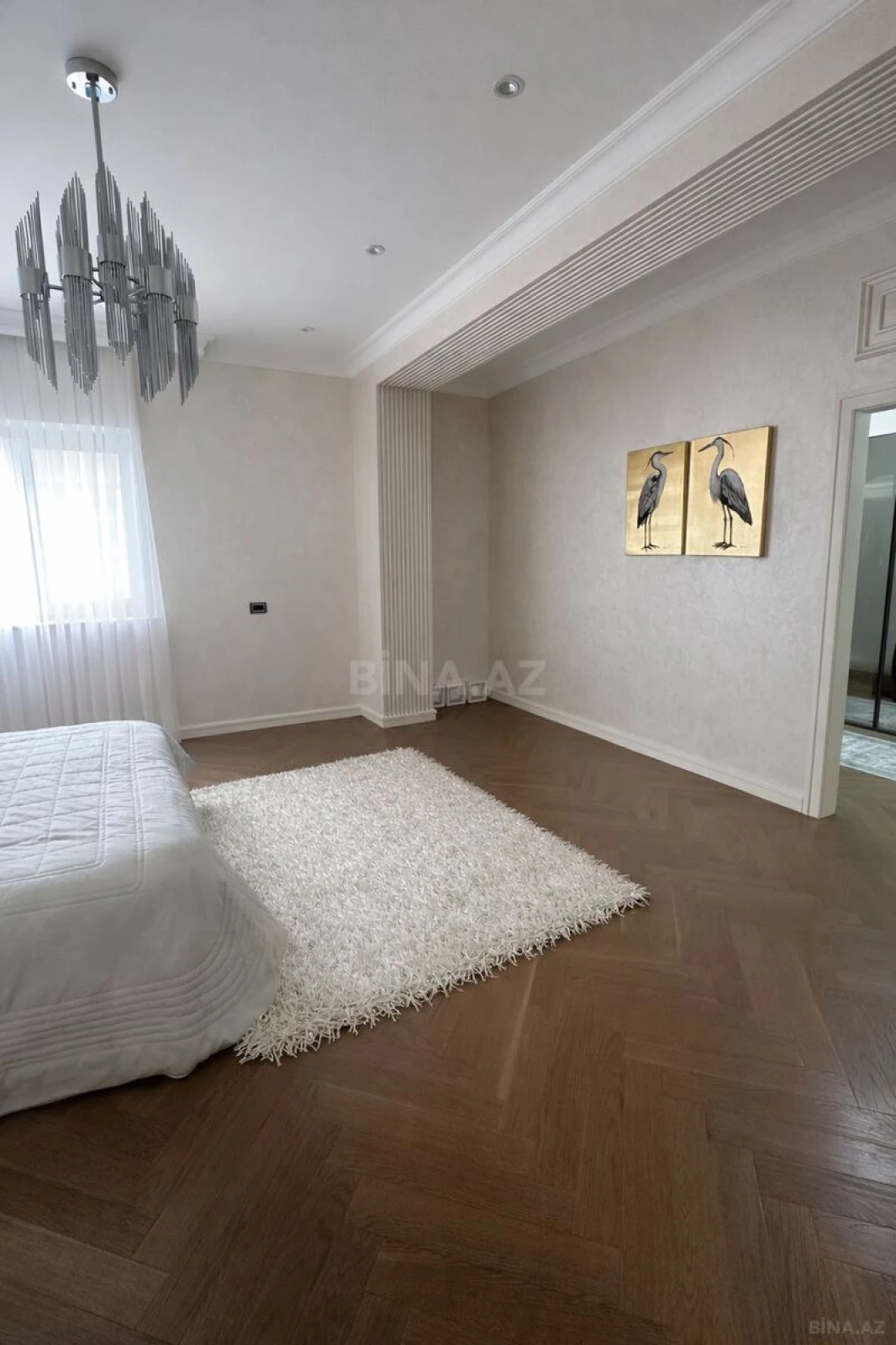Kirayə verilir 3 otaqlı mənzil 185 m²