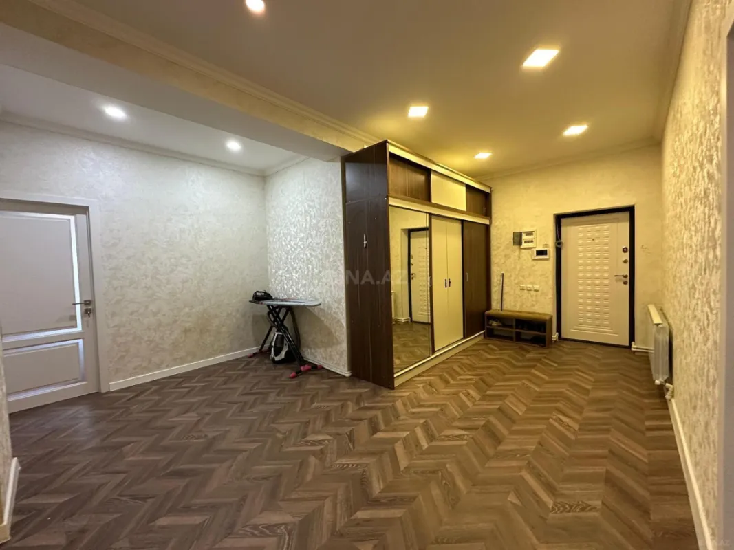 Satılır 4 otaqlı mənzil 310 m²