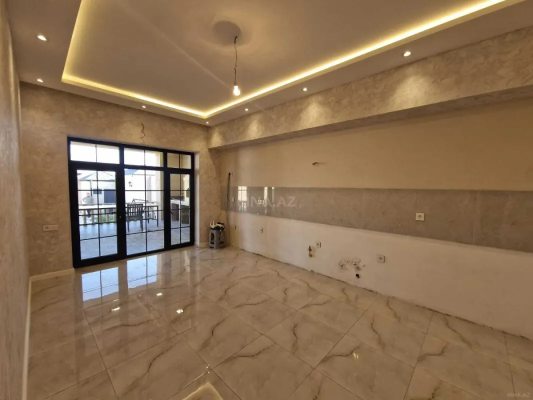 Satılır 4 otaqlı həyət evi 212 m²