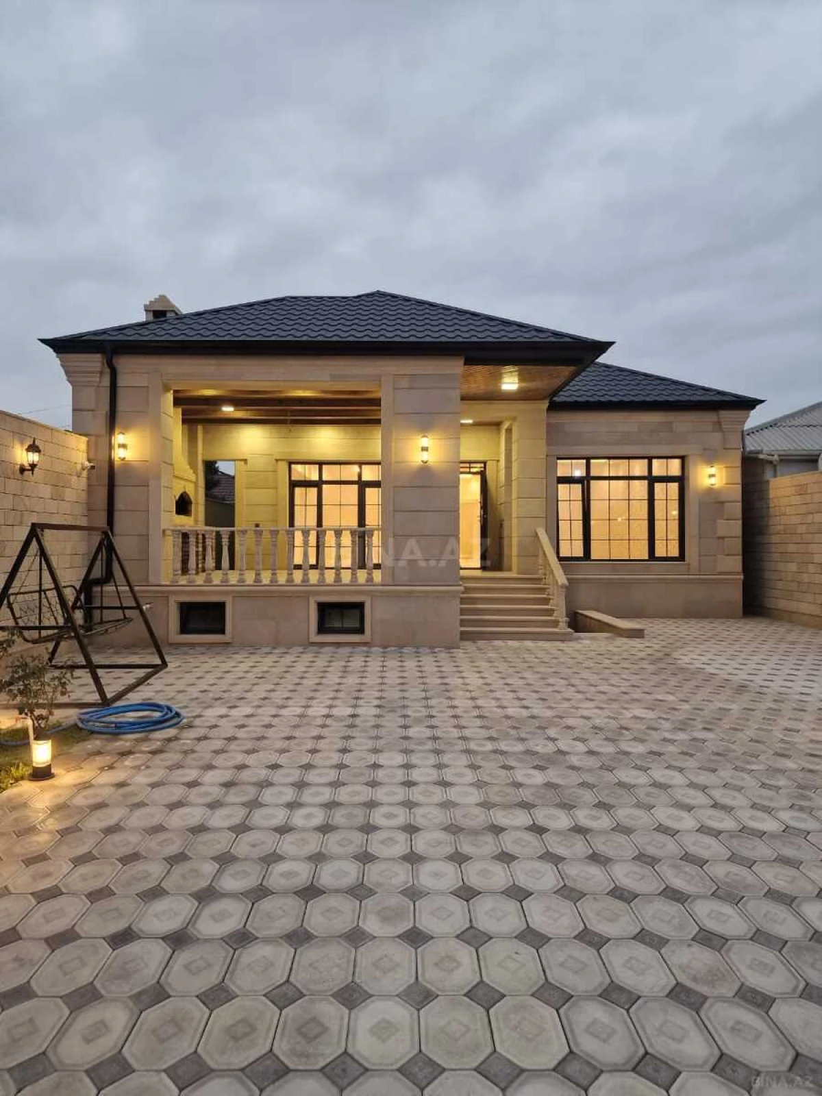 Satılır 4 otaqlı həyət evi 212 m²