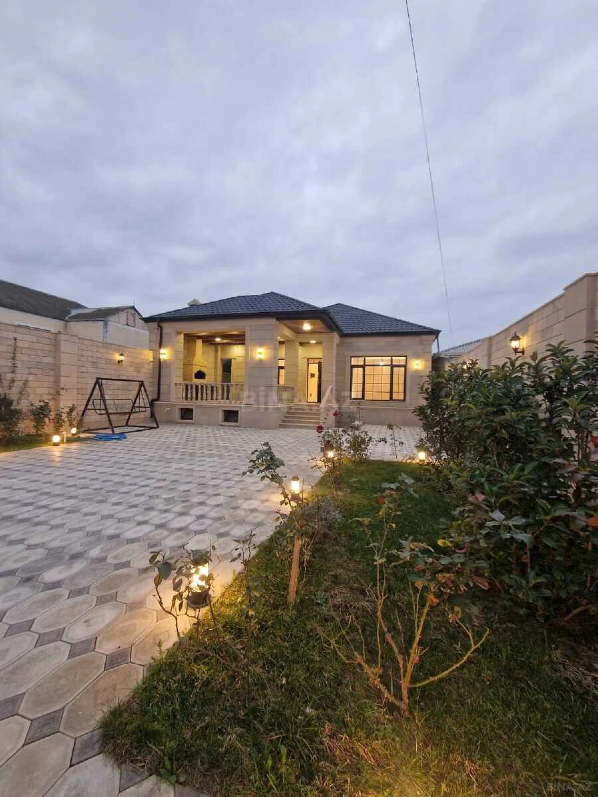 Satılır 4 otaqlı həyət evi 212 m²