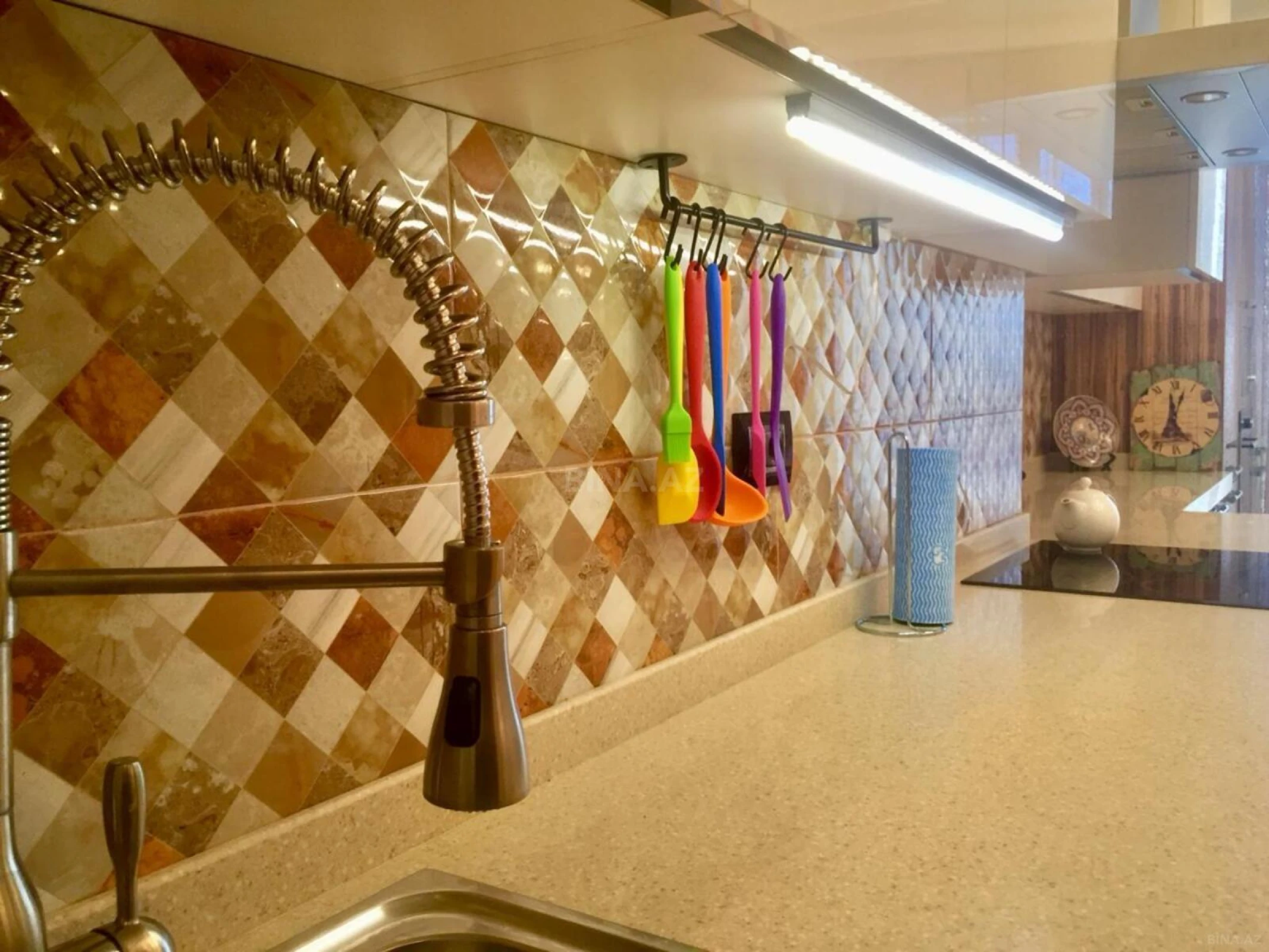 Kirayə verilir 4 otaqlı mənzil 230 m²