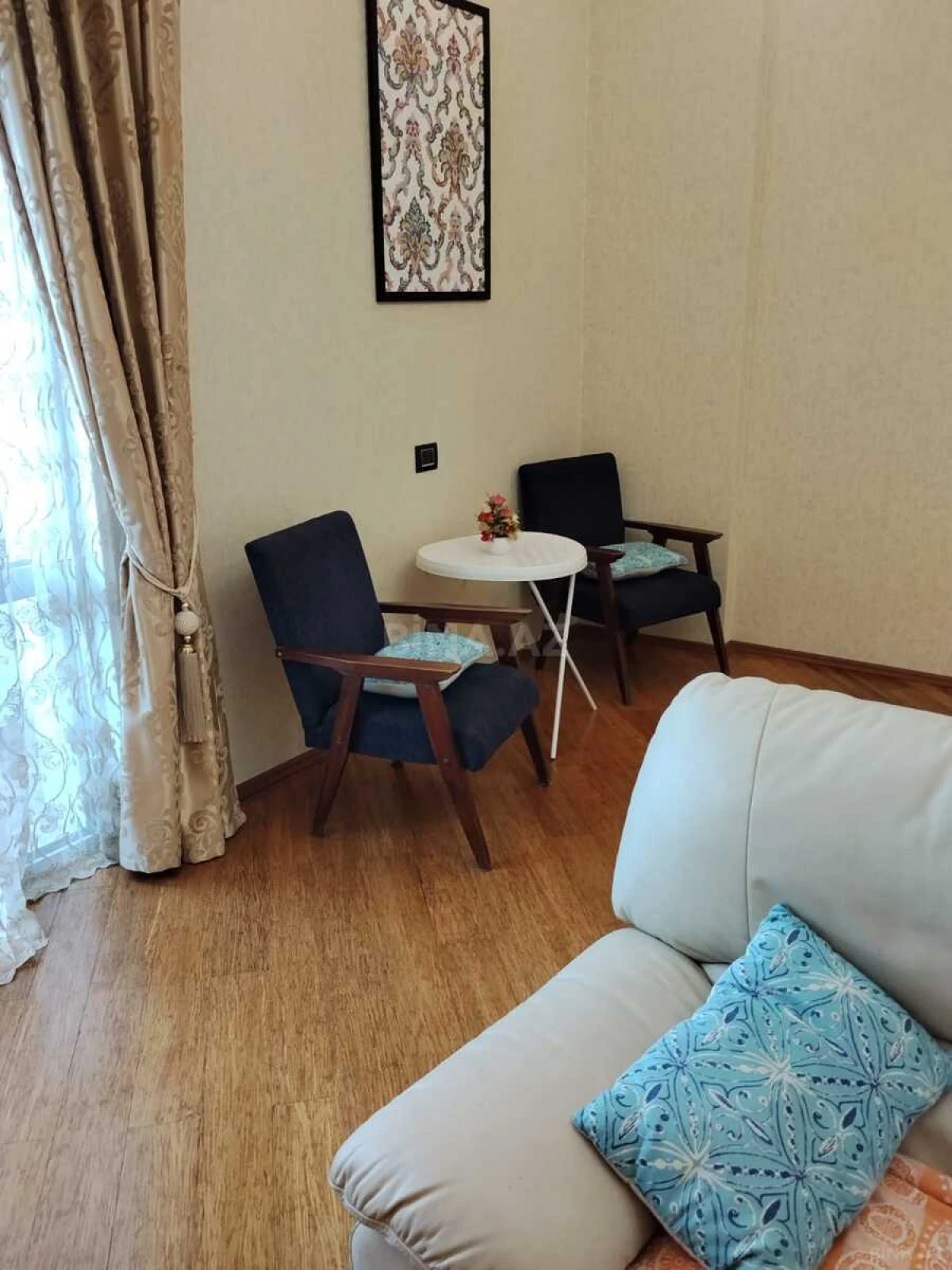 Kirayə verilir 4 otaqlı mənzil 230 m²