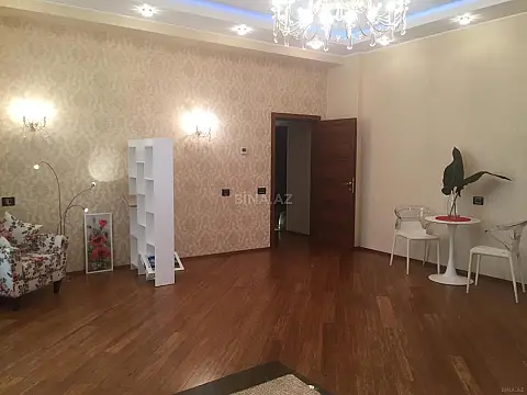Kirayə verilir 4 otaqlı mənzil 230 m²