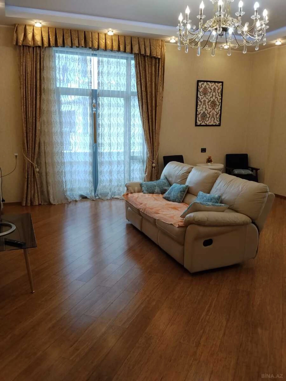 Kirayə verilir 4 otaqlı mənzil 230 m²