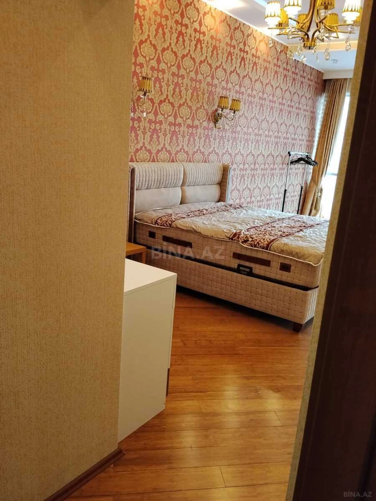 Kirayə verilir 4 otaqlı mənzil 230 m²